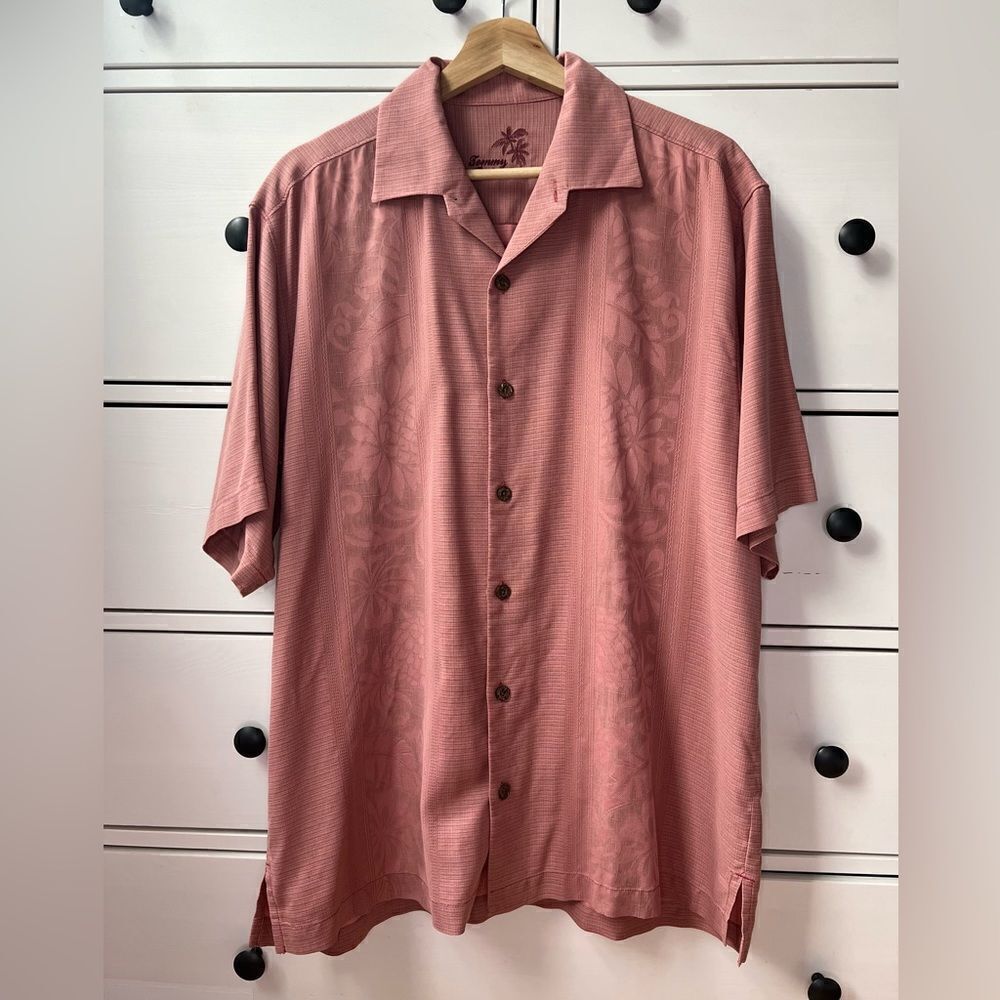 Tommy Bahama 100% Silk Men’s Hawaiian Shirt Pink Orange Embroidered Size M
